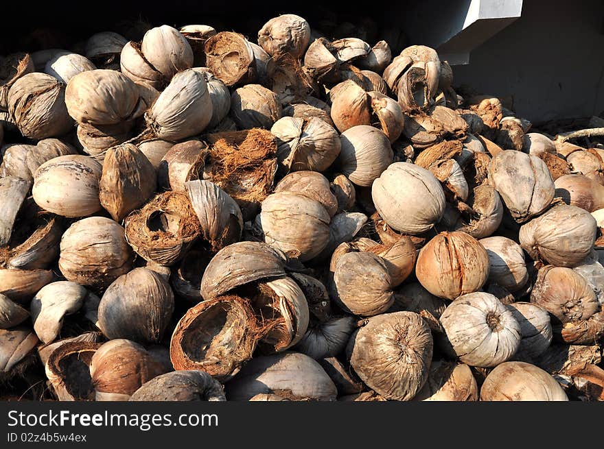 This is a coconut shell. The rest of the process already Of Agriculture. This is a coconut shell. The rest of the process already Of Agriculture.