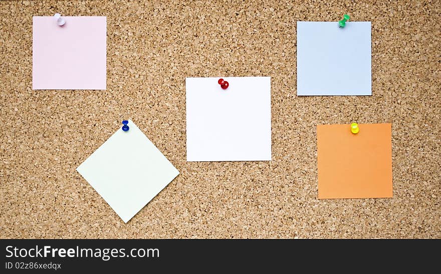 Wooden board with reminder notes - Color pins with color note paper