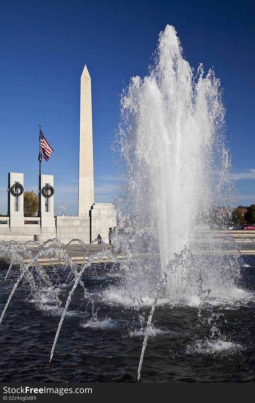 The Washington Monument w fountain