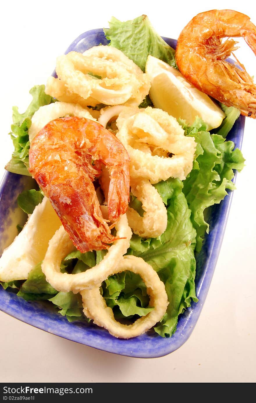 Fried calamari rings and prawns 6