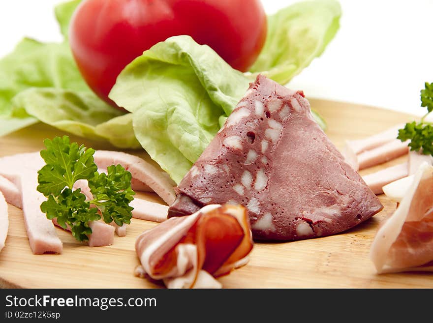 Mixed sausage plate with parsley and tomato