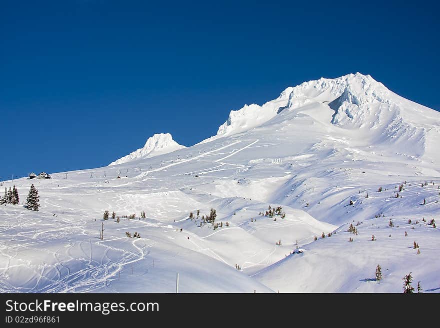 Beautiful Vista of Mount Hood in the Pacific Northwest with Clear, Blue Skies. Beautiful Vista of Mount Hood in the Pacific Northwest with Clear, Blue Skies.