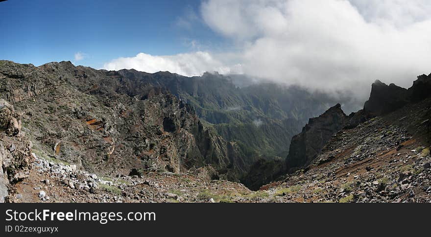 The crater of Taburiente, as seen from above the ridge. The crater of Taburiente, as seen from above the ridge.