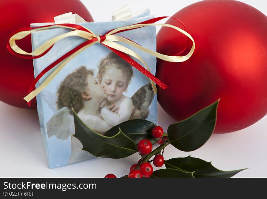 Christmas decoration with angels an red baubles