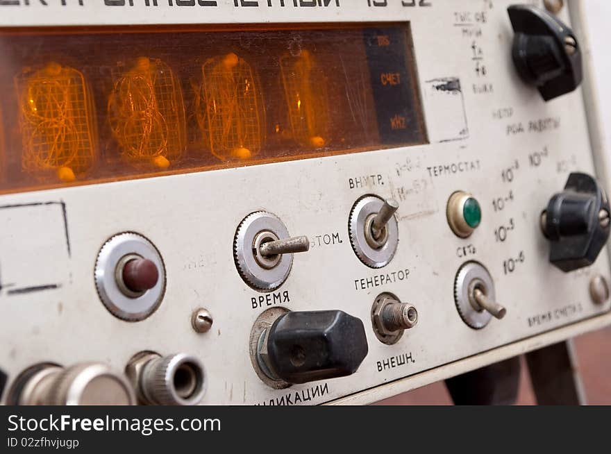 The forward panel of the measuring device