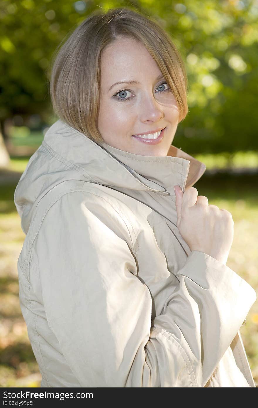 The woman relaxes with the autumn in the park. The woman relaxes with the autumn in the park