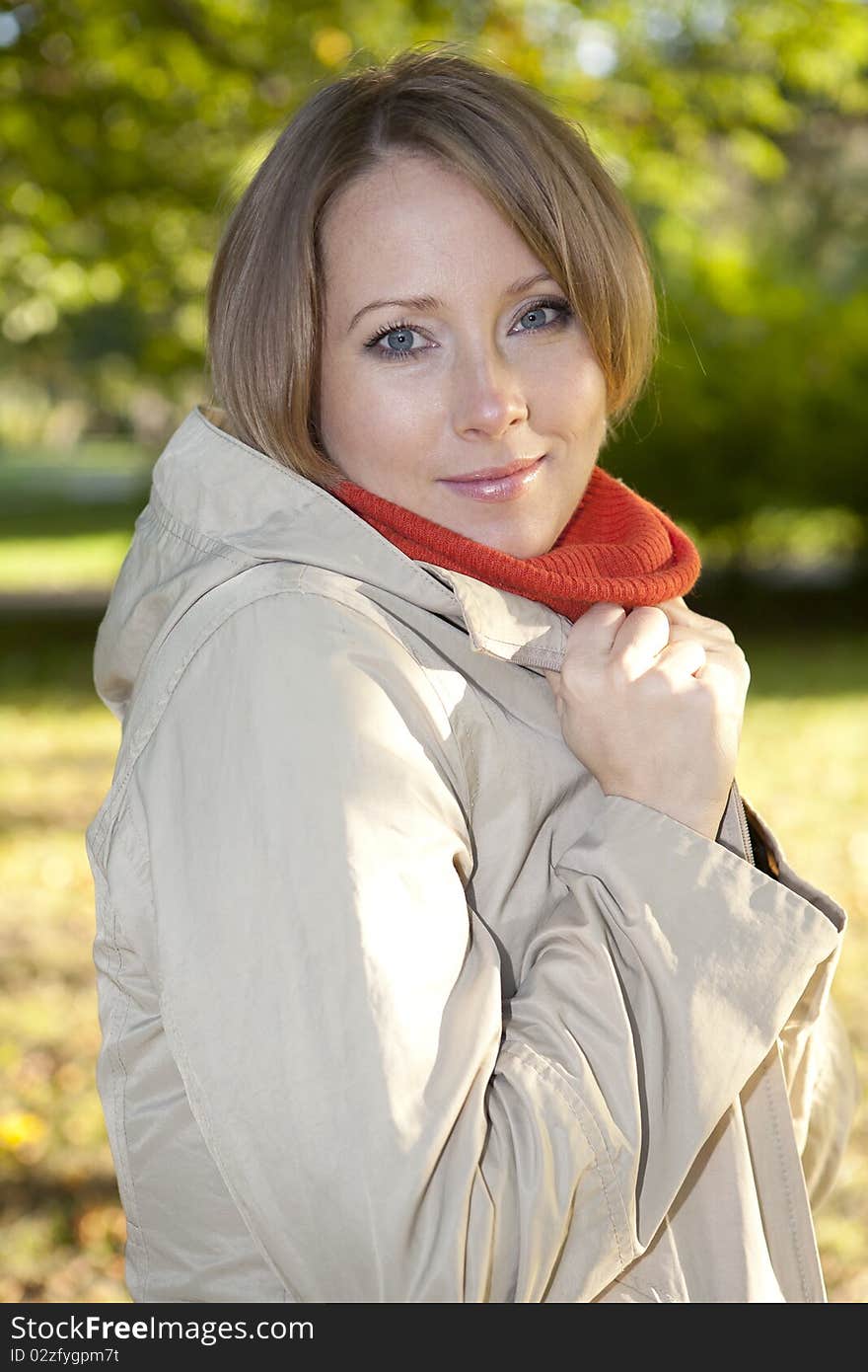 The woman relaxes with the autumn in the park. The woman relaxes with the autumn in the park