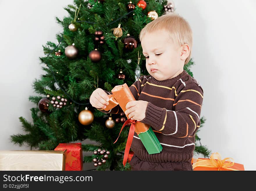 Baby boy opening the christmas-box