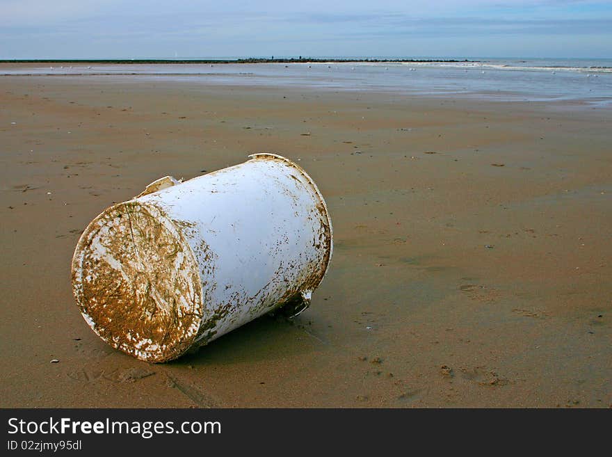 White tub on the beach