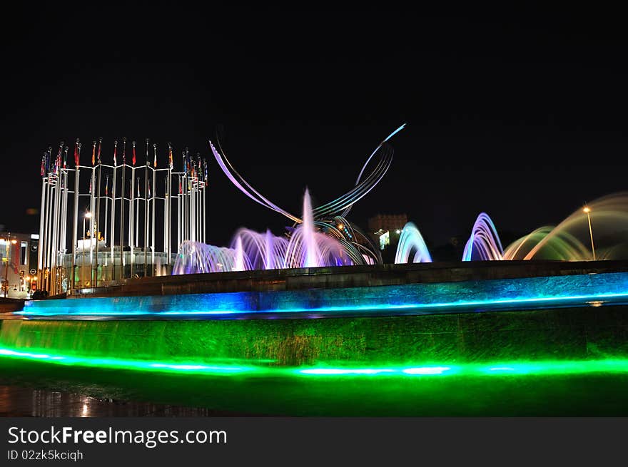 Kievsky (Kiev) Station and Fountain and monument Of Europe on Europe square in Moscow, At Night. 2010. Moscow. Russia. Kievsky (Kiev) Station and Fountain and monument Of Europe on Europe square in Moscow, At Night. 2010. Moscow. Russia.