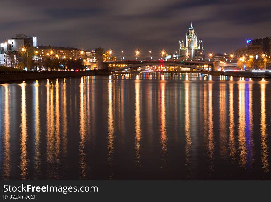 The bridge at night in Moscow