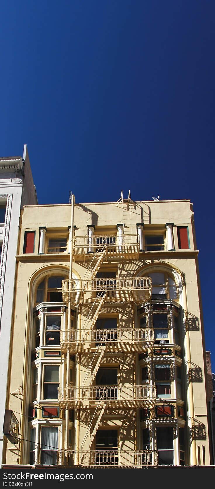 Building with external rescue fire escape staircase