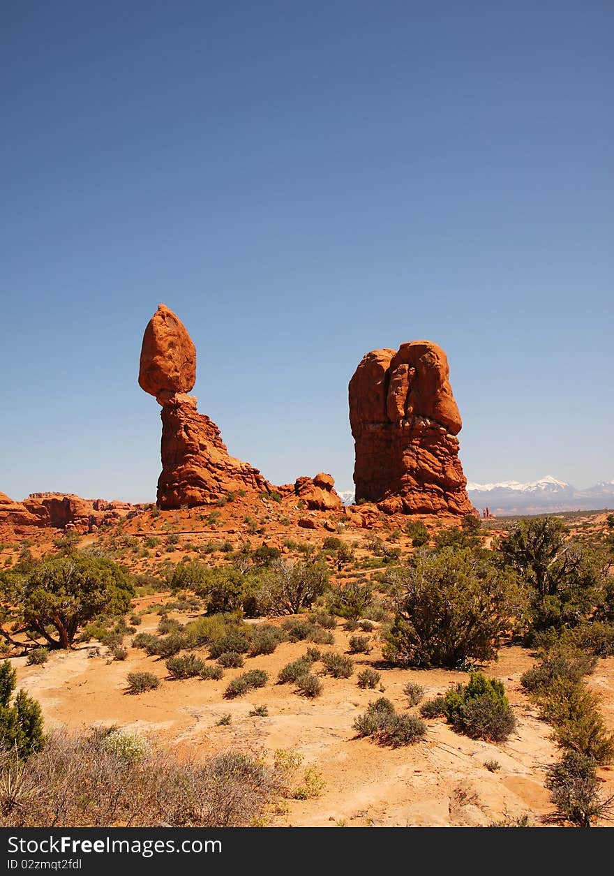 Balanced Rock in the Arches National Park in Utah, USA