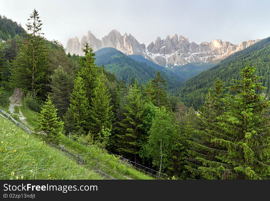 Val di Funes - Santa Maddalena / Villnösser Tal valley