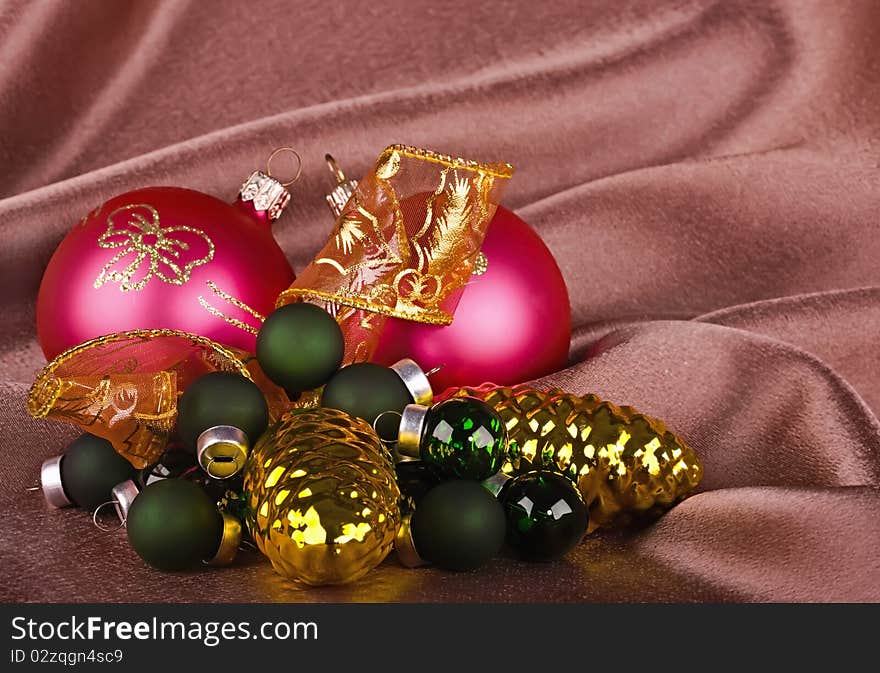 New Year's spheres, cones, gold, green and red