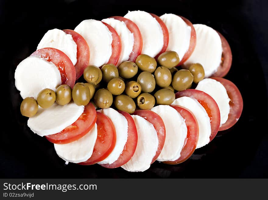 Mozzarella, tomatoes and olives