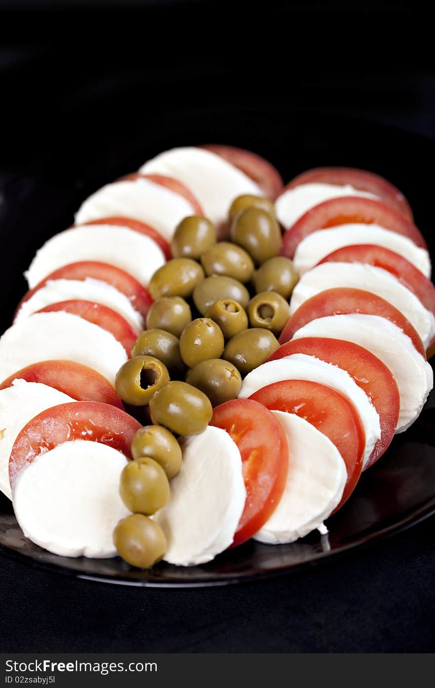 Mozzarella, tomatoes and olives