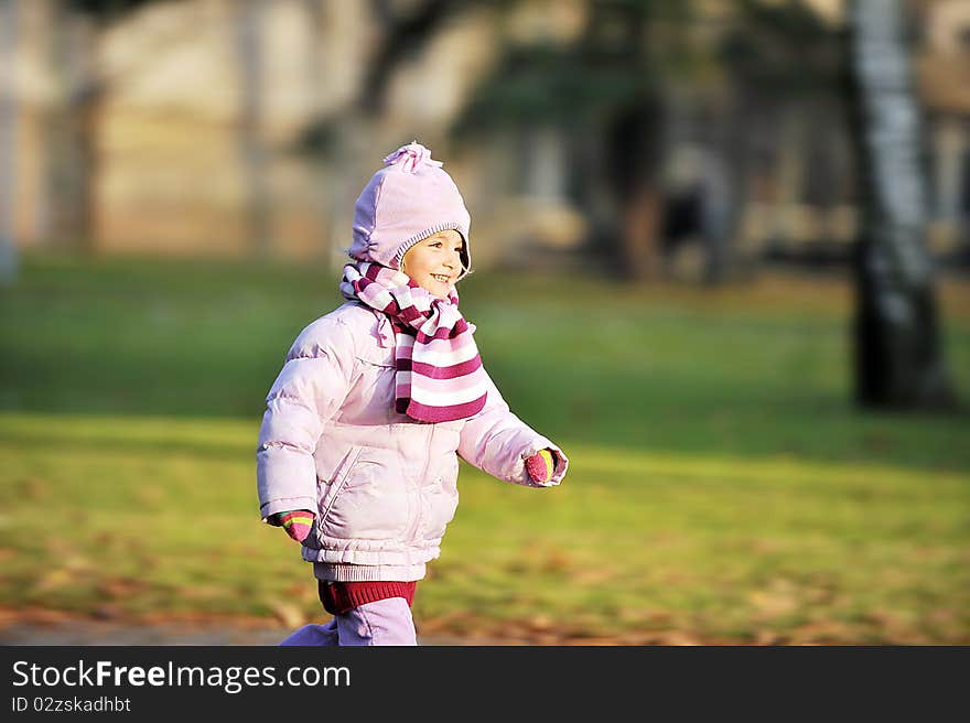 Pretty girl  in  park. Autumn day