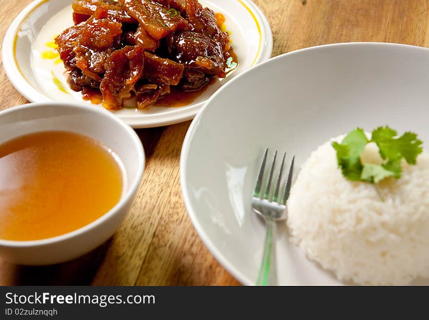 Roast pork with rice and soup.