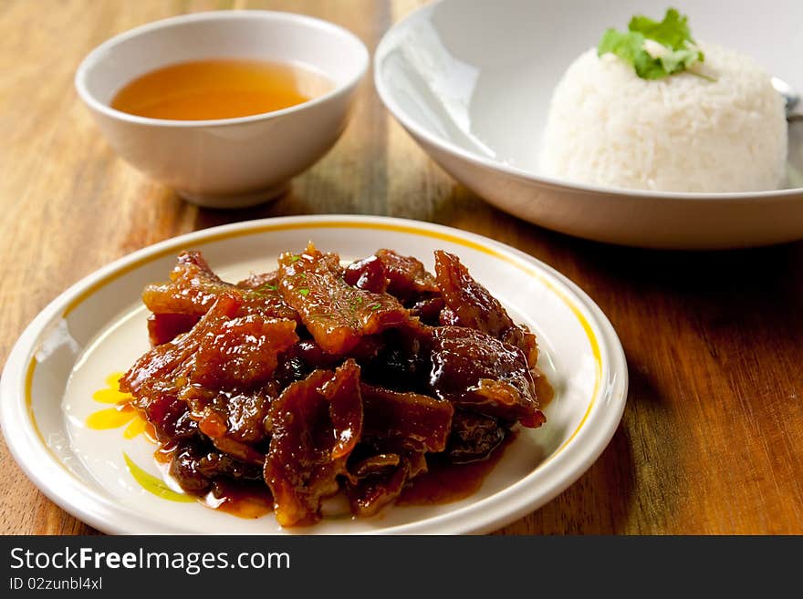 Roast pork with rice and soup.