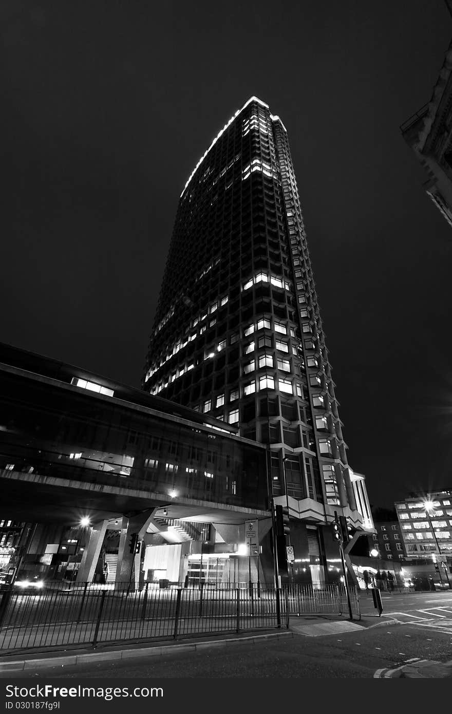 Nightshot black&white photograph with long-exposure. Ideal to travel brochures about London or urban destinations. This is one of London's landmarks and it's a very interesting building. Nightshot black&white photograph with long-exposure. Ideal to travel brochures about London or urban destinations. This is one of London's landmarks and it's a very interesting building