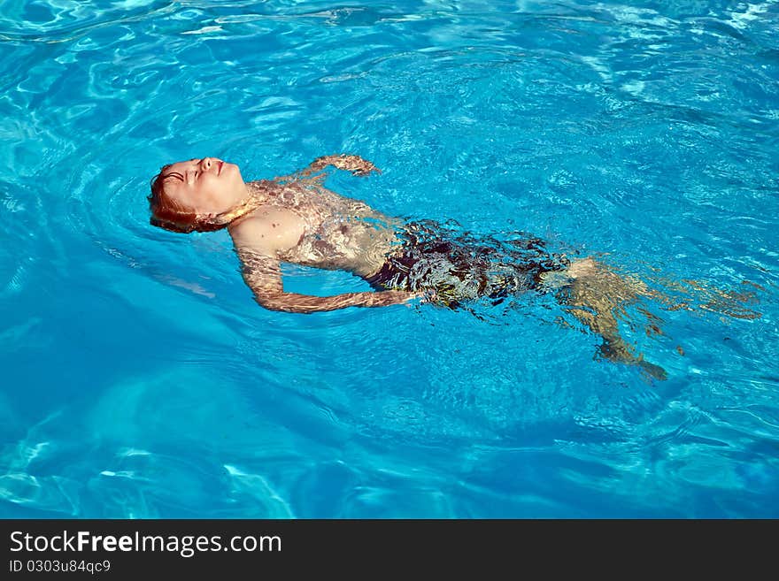 Child has fun in the pool