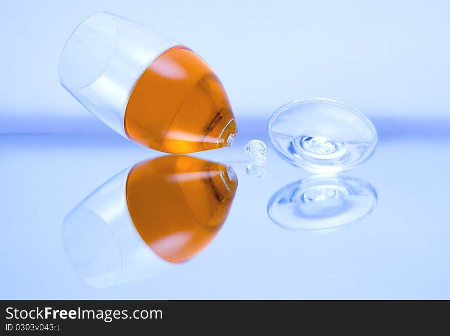 Glass arranged on a glass substrate. Mirror was used as background