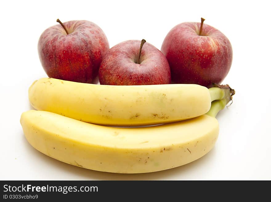 Red apples and bananas for the health