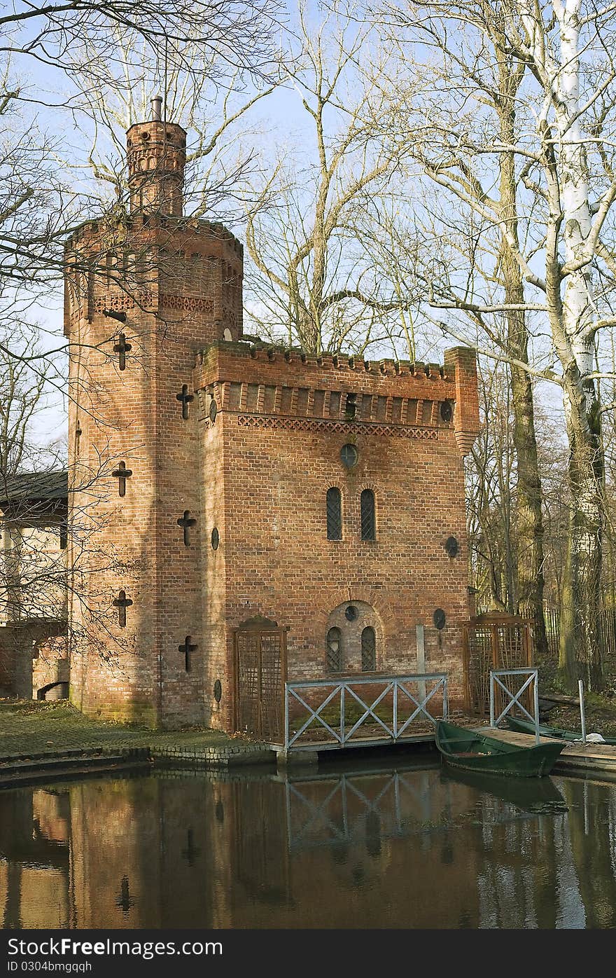 Picture of the old buildings on the lake and boat mooring, to explore the park in Warsaw. Picture of the old buildings on the lake and boat mooring, to explore the park in Warsaw.