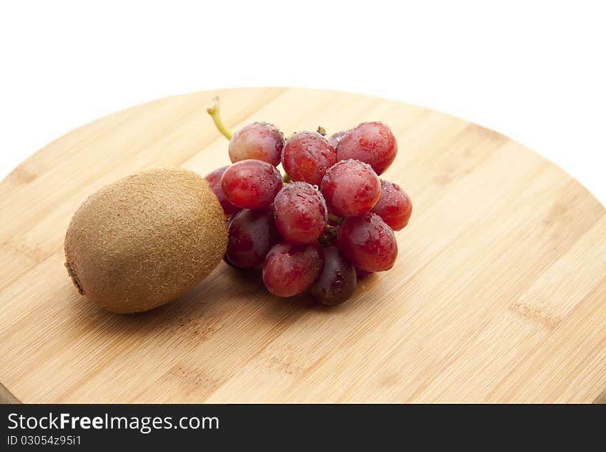 Red grapes with kiwi