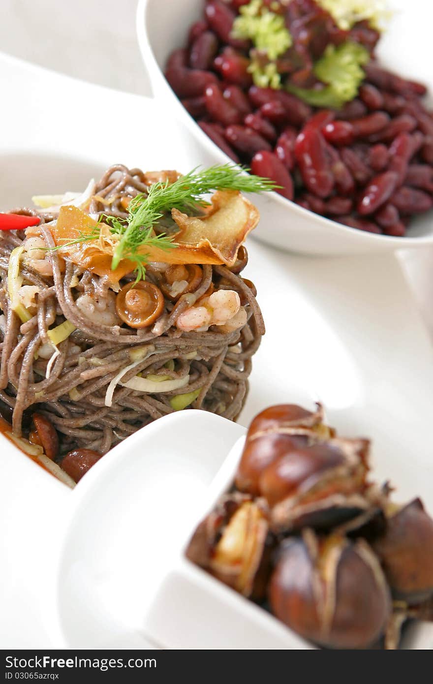 Soba noodles with mushrooms and shrimps