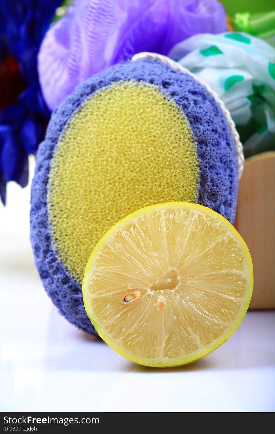 Lemon and scrub pad