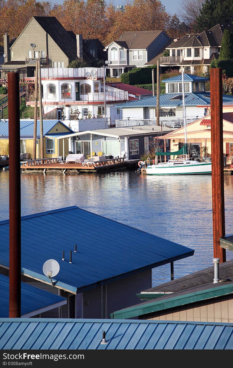 A community of river front and floating homes in Portland Oregon. A community of river front and floating homes in Portland Oregon.