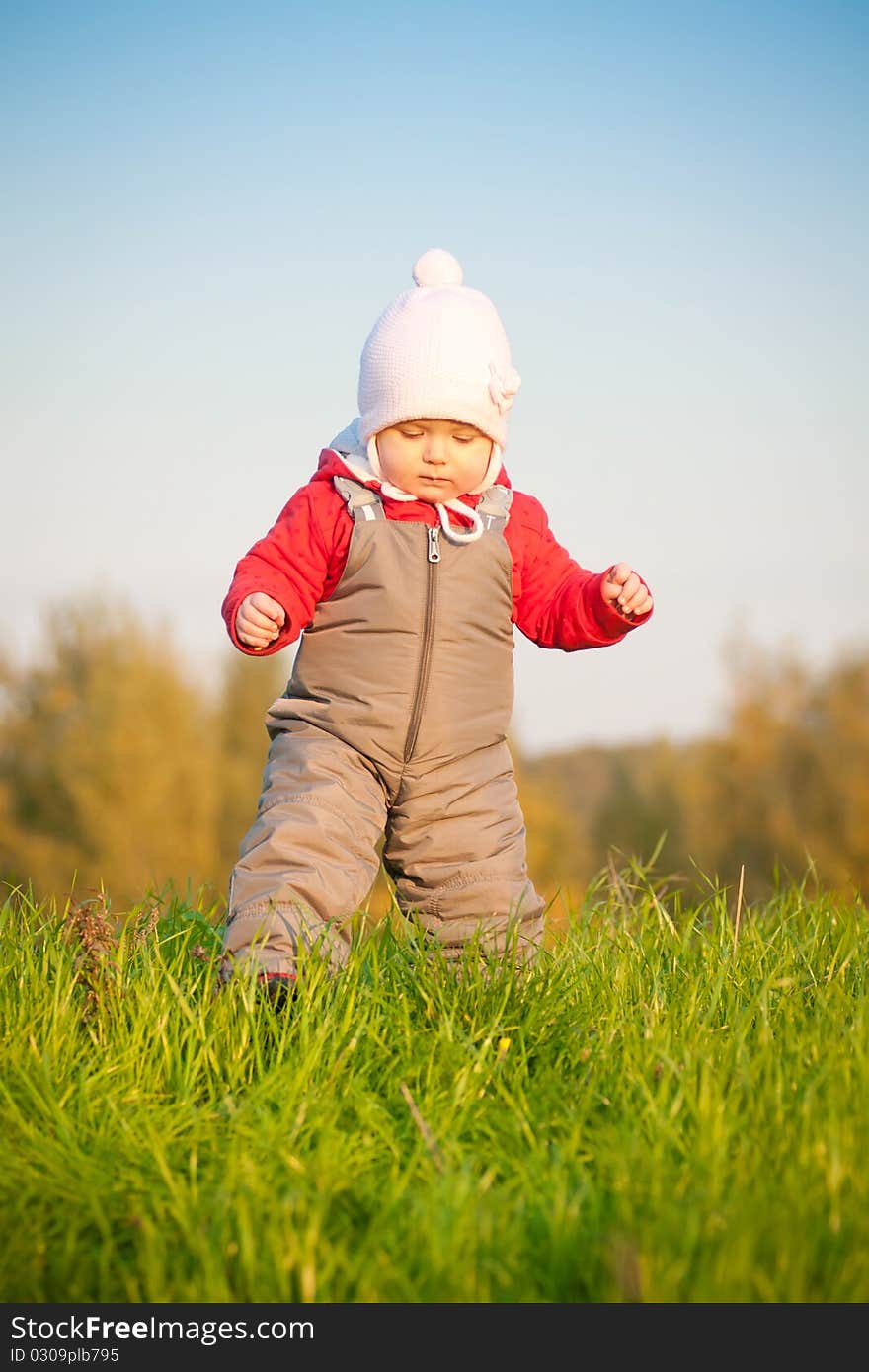 Baby Walk On Top Of Hill