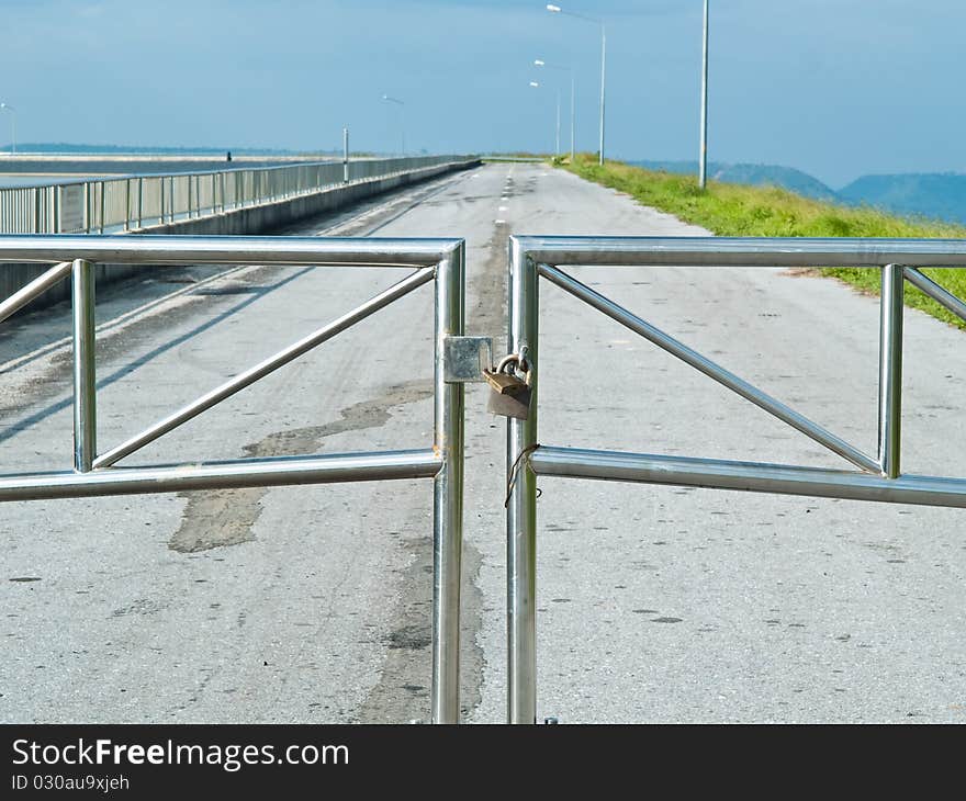 No passing double Lock for security of road