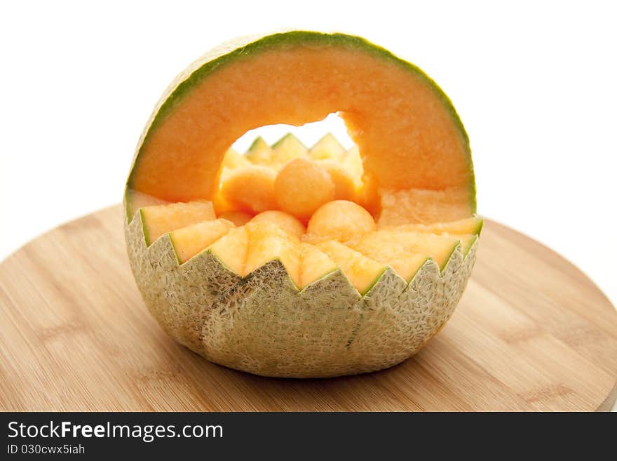 Fresh melon in zickzack cut form