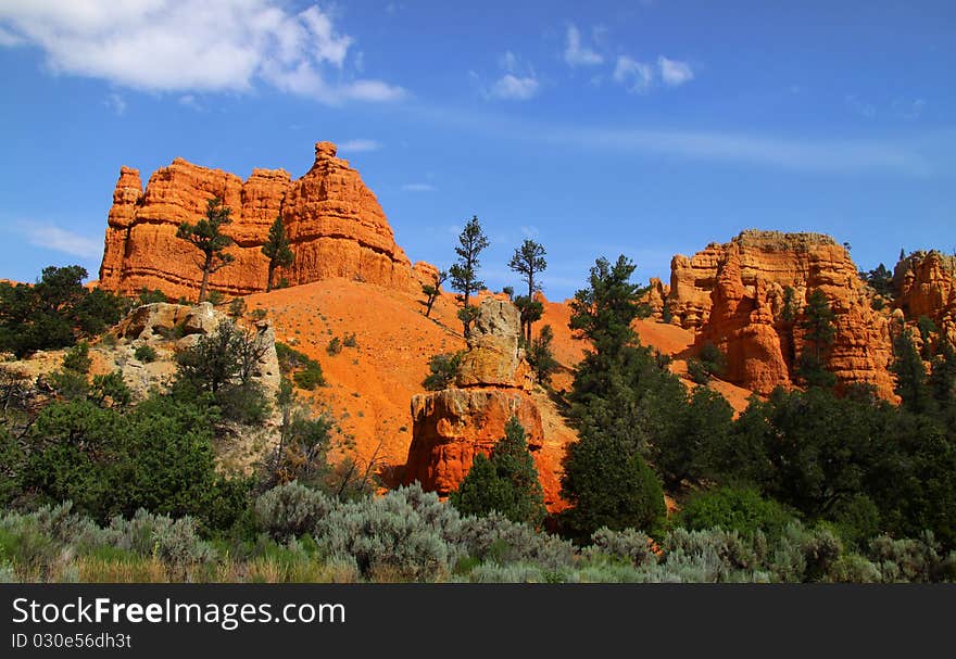 Red rock formations in Utah near Bryce canyon