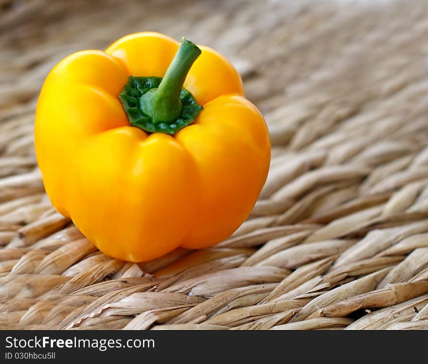 Yellow bell pepper .