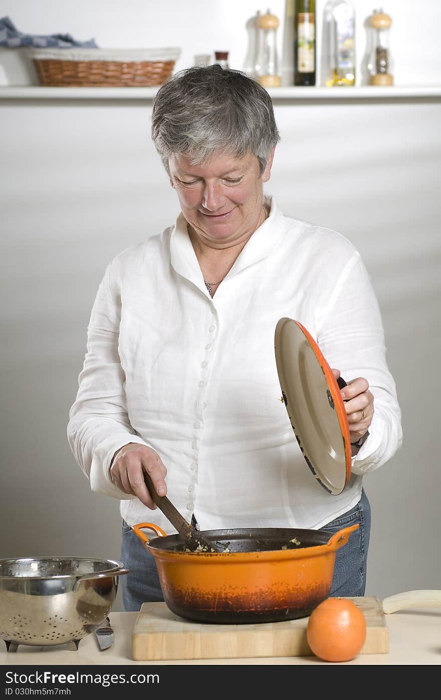 Women is cooking food