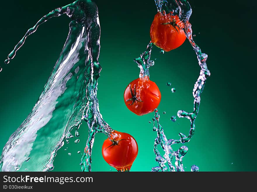 Few tomatoes in water splash