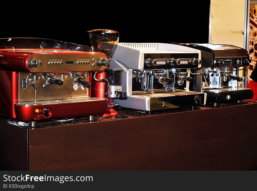 Professional espresso apparatus for making coffee