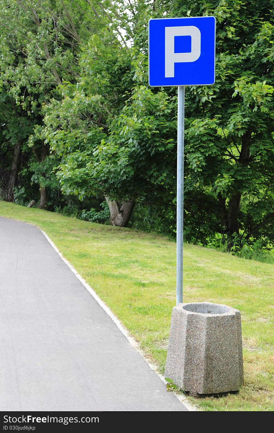 Parking signal in a forest