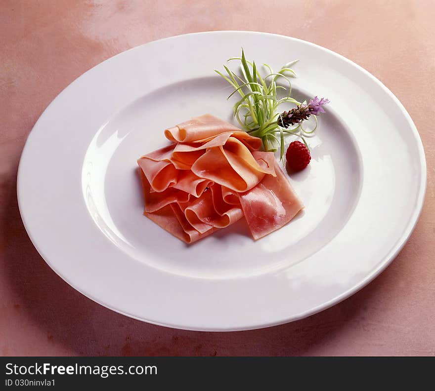 Porc ham in a white dish