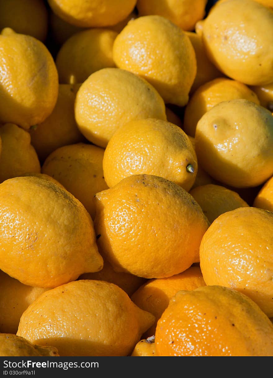 Fresh lemons piled high on a market stall