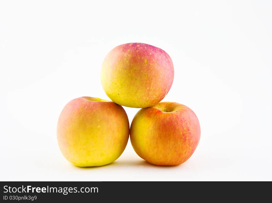 3 apple isolate over white background