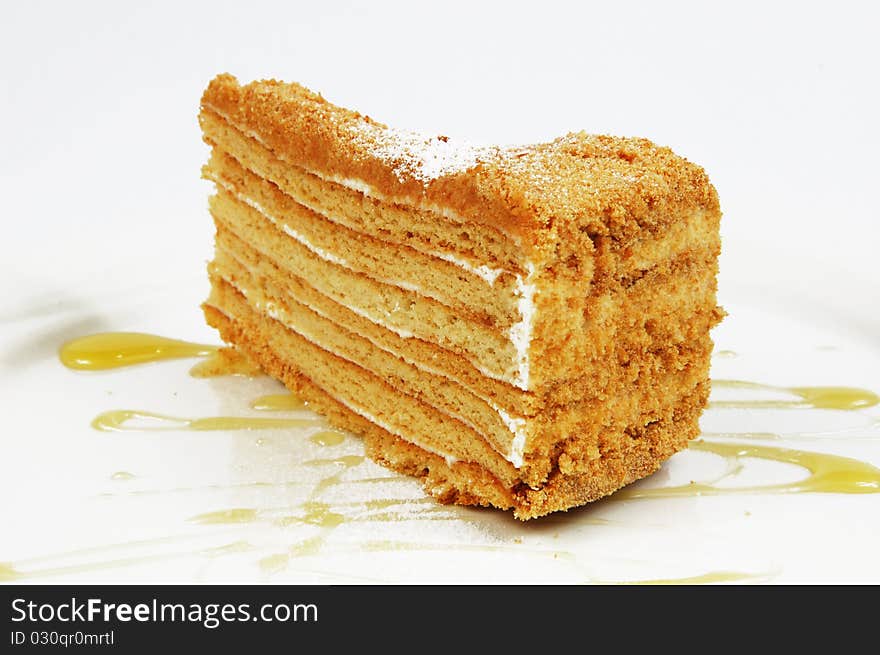 Sponge cake, honey and cream