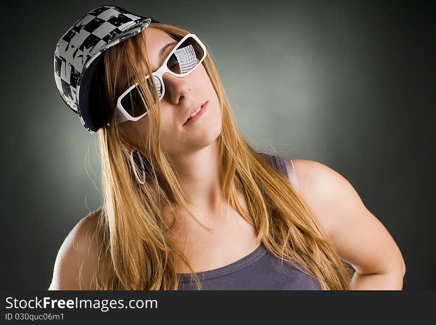 Woman with sunglasses and basecap