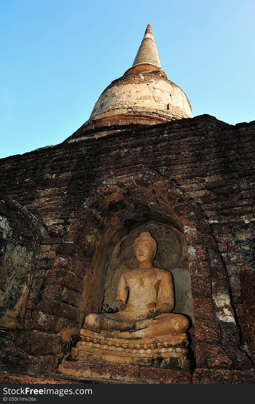 Old buddha statue in Srisatchanalai