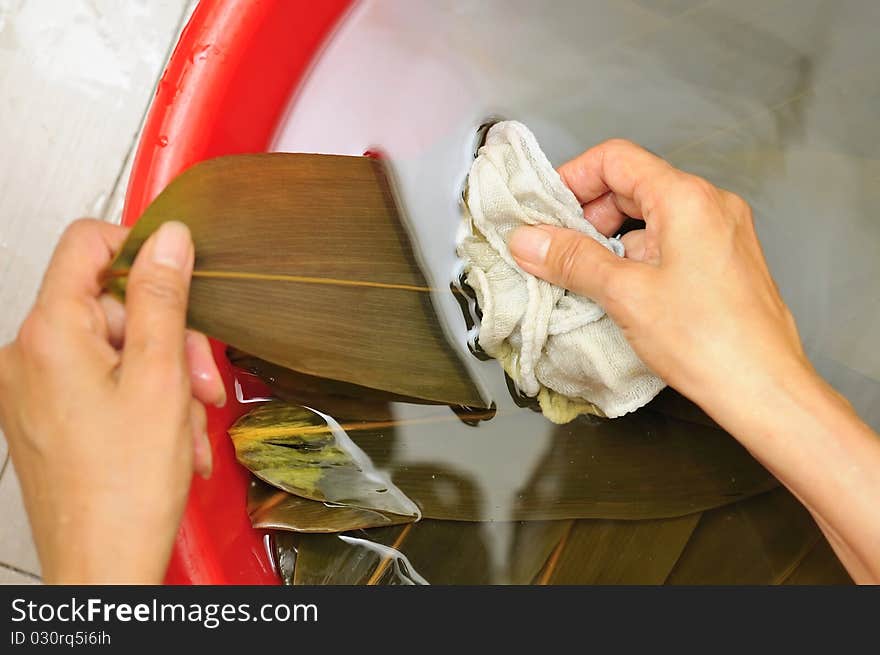 Washing bamboo leaves