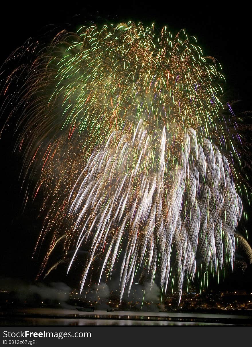 An image of beautiful fireworks celebration of the Bicentennial international Balloon festival 2010 León Guanajuato México